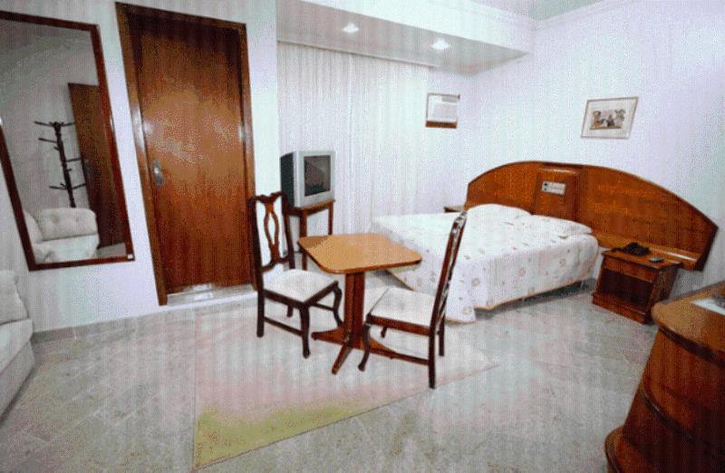 Cristal Executive Hotel Francisco Beltrão Room photo